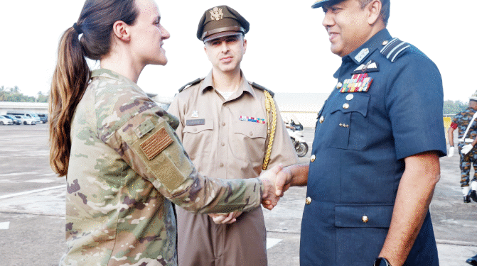 நாட்டிலிருந்து புறப்பட்டது : அமெரிக்க மீட்புக் குழு!