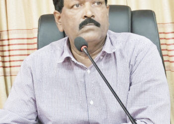 உயிலங்குளம் வீதியை குளக்கட்டின் கீழ்ப் பகுதியால் அமைக்க வலியுறுத்து