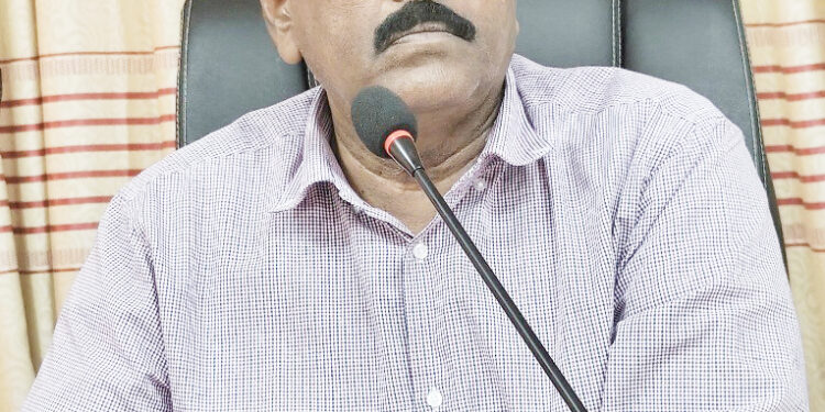 உயிலங்குளம் வீதியை குளக்கட்டின் கீழ்ப் பகுதியால் அமைக்க வலியுறுத்து