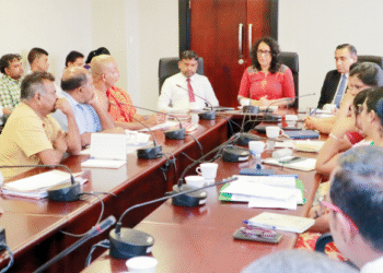 கல்வித்துறை சிக்கல்கள் தொடர்பில் – தொழிற்சங்கக் கூட்டமைப்பு பிரதமருடன் விசேட சந்திப்பு