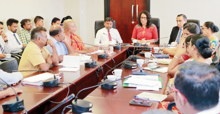 கல்வித்துறை சிக்கல்கள் தொடர்பில் – தொழிற்சங்கக் கூட்டமைப்பு பிரதமருடன் விசேட சந்திப்பு