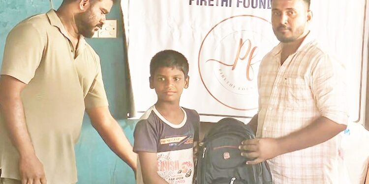 சாவகச்சேரியில் மாணவர்களுக்கு கற்றல் உபகரணங்கள் வழங்கல்