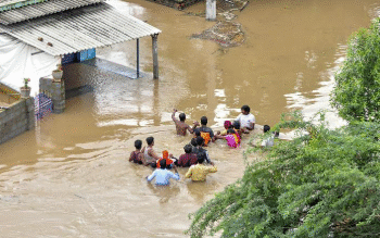 மாவிலாறு அணை உடைப்பு : வெள்ளத்தில் மூழ்கிக் கிடக்கும் திருமலையின் கிராமங்கள்