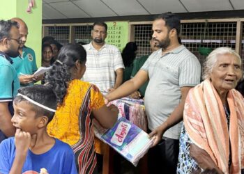 கனமழையால் பாதிக்கப்பட்ட மக்களுக்கு – சாவகச்சேரி கைத்தொழில் வணிகர் மன்றத்தால் பொருட்கள்