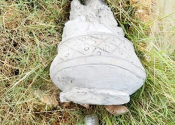 மீண்டும் விசமிகளால் உடைக்கப்பட்ட அணையா விளக்கு நினைவுத்தூபி!