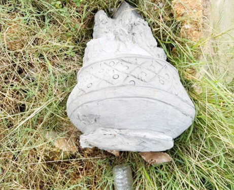 மீண்டும் விசமிகளால் உடைக்கப்பட்ட அணையா விளக்கு நினைவுத்தூபி!