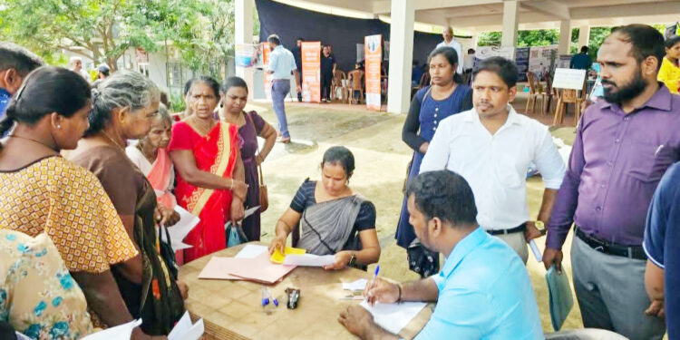 முல்லைத்தீவு மாவட்ட செயலகத்தில் மக்கள் நலன்புரி வேலைத்திட்டம்