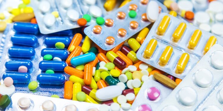 அத்தியாவசிய மருந்துகள் உள்நாட்டு உற்பத்தியாளர்களிடம் கொள்வனவு