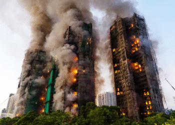 ஹாங்காங்கில் தீ விபத்து : 128 பேர் கருகிப் பலி, 200 பேர் மாயம்!