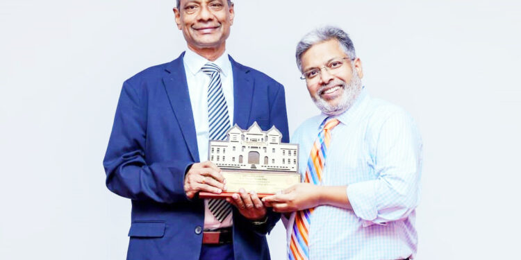 யாழ்.மண்ணுக்குப் பெருமை தேடித் தந்த வைத்தியநிபுணருக்கு விசேட கௌரவம்