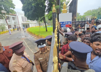 அத்துமீறும் இந்திய இழுவைப் படகுகளை தடுத்து நிறுத்து!