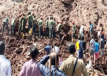 பேராதனை மண்சரிவு : 24 பேர் பரிதாபப் பலி,   45 பேர் மாயம்!