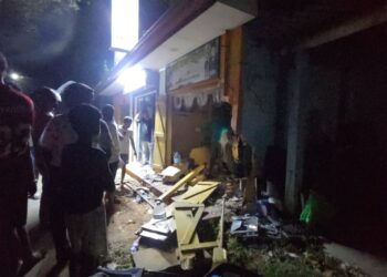 நவாலி விபத்தில் மூவர் படுகாயம், பொலிஸார் துரத்தியதால் விபத்தா?