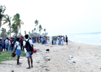 கடலில் குளித்த இளைஞன் – கடலலையில் சிக்கி மாயம்!