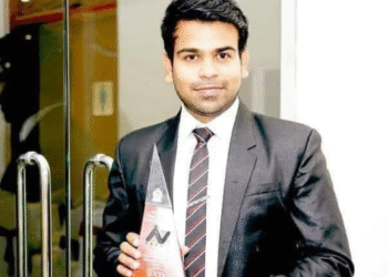 தாய்க்கு வீடு கட்ட வைத்திருந்த பணத்தை அனர்த்த உதவிக்காக கொடுத்த இளைஞன்!