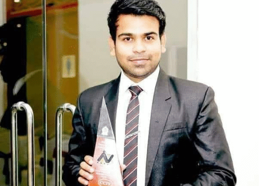 தாய்க்கு வீடு கட்ட வைத்திருந்த பணத்தை அனர்த்த உதவிக்காக கொடுத்த இளைஞன்!