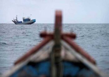 இலங்கைக்குள் நுழைந்த – 12 இந்திய மீனவர்கள் கைது!