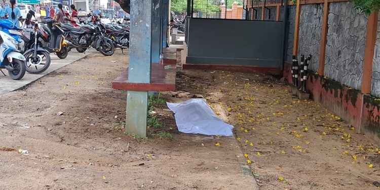 பேருந்து நிலையத்திலிருந்து சடலம் மீட்பு!