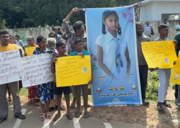 முல்லையில் சிறுமியின் மரணத்திற்கு நீதி கோரி போராட்டம்