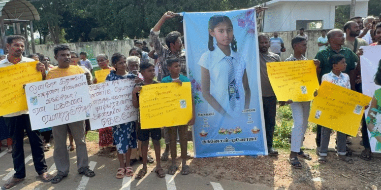 முல்லையில் சிறுமியின் மரணத்திற்கு நீதி கோரி போராட்டம்