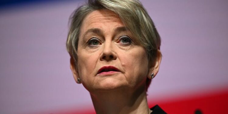 போர்க்குற்றவாளிகள் மீதான – பிரிட்டனின் தடை தொடரும்