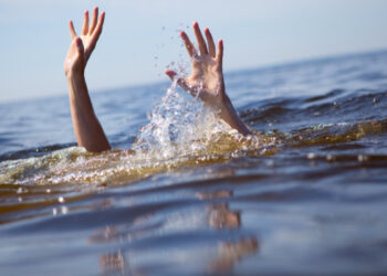 காதலனை அழைத்து விட்டு – ஆற்றில் குதித்த யுவதி!