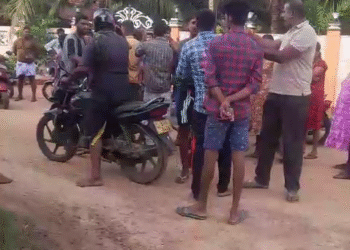 கிராமிய வீதிப் புனரமைப்பில் குழப்பம் – தட்டிக் கேட்டவரின் வீட்டின் மீது என்.பி.பி உறுப்பினர் தாக்குதல்!