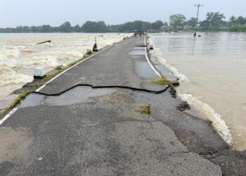 வட்டுவாகல் பாலம் உடைந்தது!