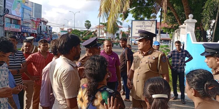 இளைஞன் திடீர் மரணம் : போராட்டத்தில் குதித்த மக்கள்!