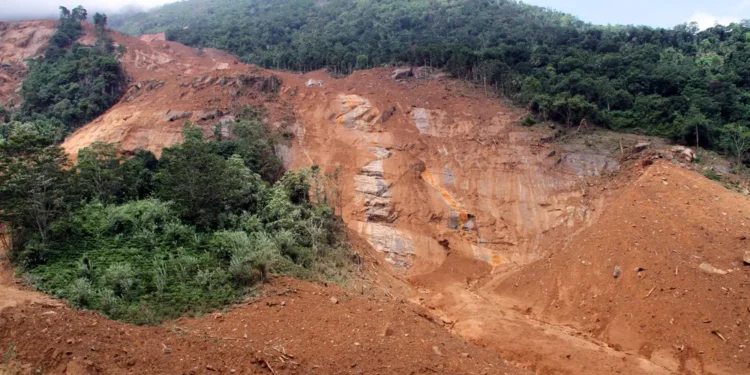 மண்சரிவில் பாதிக்கப்பட்ட மக்களுக்கு மாற்றுக் காணி!