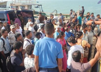 இறந்தவரின் சடலத்துடன் பயணம் : குறிகாட்டுவானில் குழப்பம்!