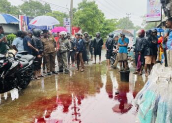 வீதியில் ஓட ஓட சினிமாப் பாணியில் வாள்வெட்டு!