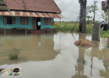 ஏழாலையில் வெள்ளத்தால் நூறு குடும்பங்கள் பாதிப்பு