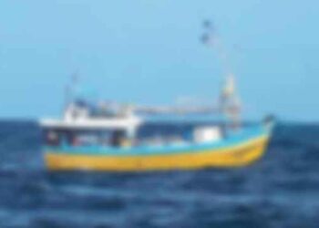 நெடுநாள் மீன்பிடிப் படகு சிக்கியது!