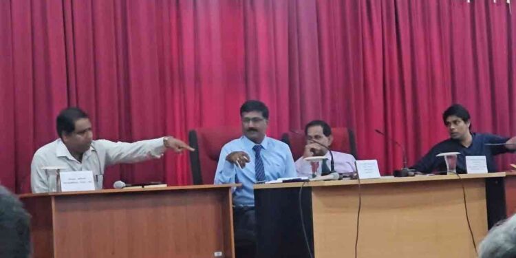 ஒருங்கிணைப்பு கூட்டத்தில் கதிரையால் வந்த கலவரம்!