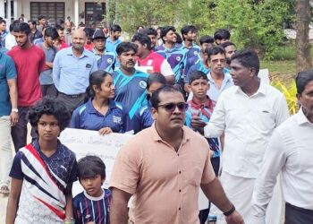 உள்ளக விளையாட்டரங்கு தேவை : யாழில் ஆர்ப்பாட்டப் பேரணி!