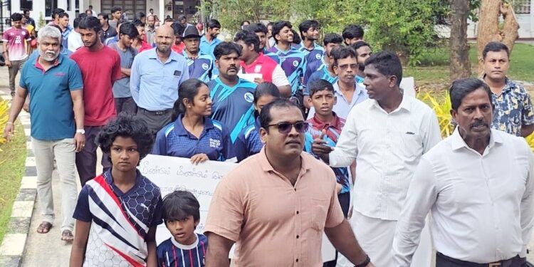 உள்ளக விளையாட்டரங்கு தேவை : யாழில் ஆர்ப்பாட்டப் பேரணி!