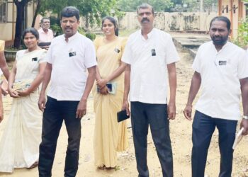 கிராம சேவகரைத் தாக்கிய இளங்குமரன் எம்.பி : நடவடிக்கை எடுக்கக் கோரி கறுப்புப்பட்டி போராட்டம்