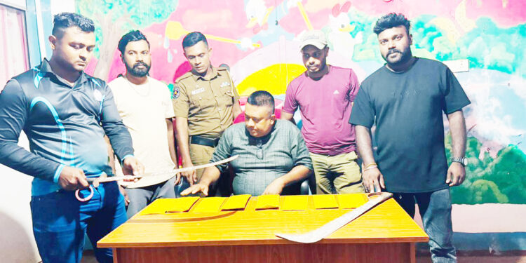 போதைப்பொருள் விற்பனை : கணவன், மனைவி உட்பட ஐவர் கைது!