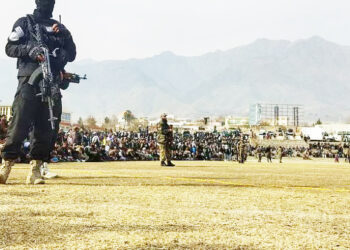 தன் குடும்பத்தை கொலை செய்தவரை – 80 ஆயிரம் பேர் முன்னிலையில் பழிக்குப் பழி தீர்த்த சிறுவன்!