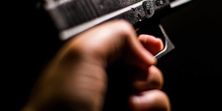 விகாரை கட்ட முயன்ற குழு – துப்பாக்கியை காண்பித்து பொதுமக்களுக்கு மிரட்டல்