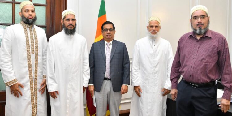 பாதிக்கப்பட்ட மக்களுக்கு நன்கொடை வழங்கிய இலங்கை தாவூதி போரா சமூகத்தினர்!