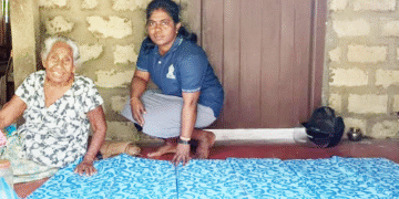 தற்காலிக குடிசைகளில் வாழும் குடும்பங்களுக்கு உதவியளிப்பு