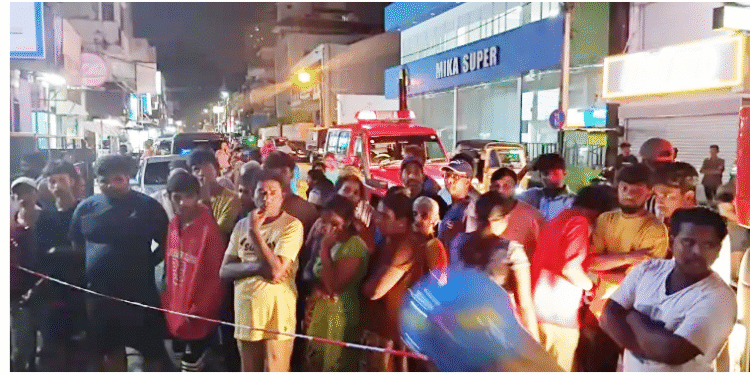 கொச்சிக்கடை பகுதியில் –  இடிந்து விழுந்த 5 வீடுகள்!