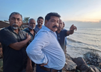 சேதமடைந்த இறால் பண்ணை : உடனடித் தேவைகள் குறித்து கடற்றொழில் அமைச்சர் ஆய்வு