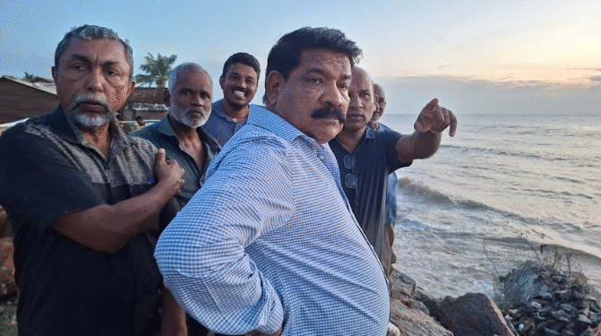 சேதமடைந்த இறால் பண்ணை : உடனடித் தேவைகள் குறித்து கடற்றொழில் அமைச்சர் ஆய்வு