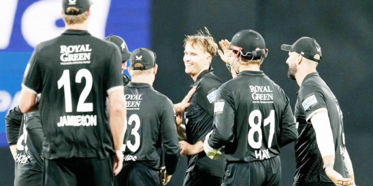 முதல்முறையாக இந்திய மண்ணில் ஒருநாள் தொடரை கைப்பற்றிய நியூசிலாந்து!