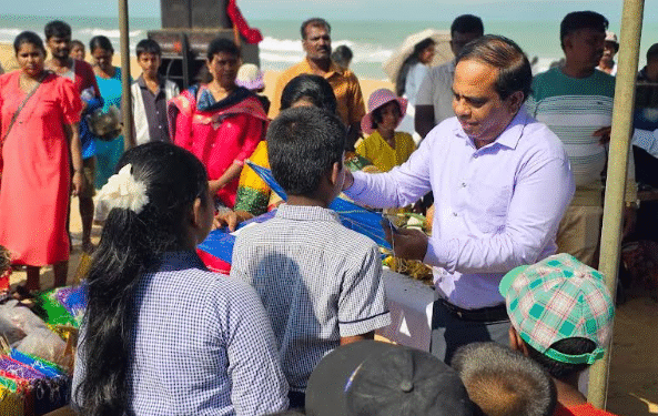 வட்டுவாகல் கடற்கரையில் மாபெரும் பட்டத் திருவிழா