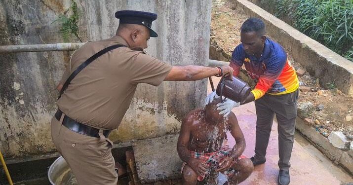 ஹட்டன் நகரில் யாசகம் செய்வோரை சுத்தப்படுத்திய காவல்த்துறையினர்!