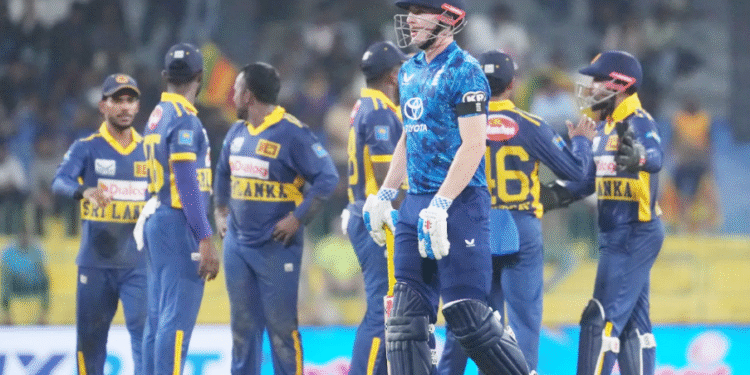 குசால் மெண்டிஸ் அதிரடி – இங்கிலாந்தை வீழ்த்தி இலங்கை அபார வெற்றி